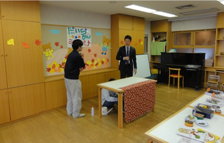 写真：環境教育を1 2月1日（月）に鹿島児童館において行いました