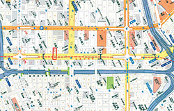 現在の地図（江戸切絵図にある横線から上の部分）。正木町は赤く囲った場所。高速道路は河川を埋め立ててできたことがわかる。昭和通りは関東大震災後にできた
