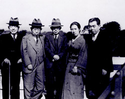 右端・鈴木彦次郎、左から二人目・鹿島精一（昭和16・1941年盛岡にて）