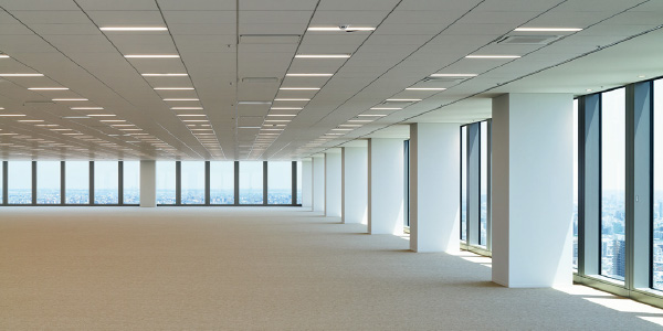 図版：内装計画・照明計画の総合的な取組みにより，省エネと明るさ感を両立させたオフィスフロア