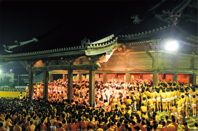 写真：西大寺裸祭り