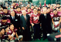 写真：1998年1月3日のライスボウル。初の日本一を祝うディアーズ