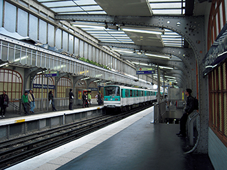 写真：2号線バルベス・ロシュシュアール駅