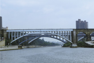 写真：

手前からハイブリッジ，アレキサンダー・ハミルトン橋，ワシントン橋