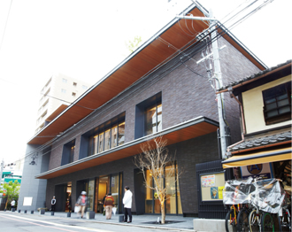 図版：京都八百一本館