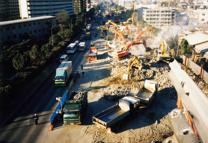 写真：阪神・淡路大震災での災害復旧工事の状況