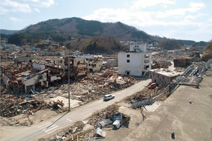写真：女川町は町内の9割が被災した