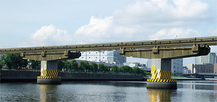 写真：ディビダーク工法で施工された橋梁