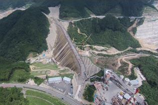 五ケ山ダム全景（2015年7月）