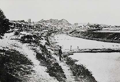 1880(明治13)年に鉄道建設工事を行ったときの写真