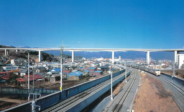 図版：岡谷高架橋（完成写真）