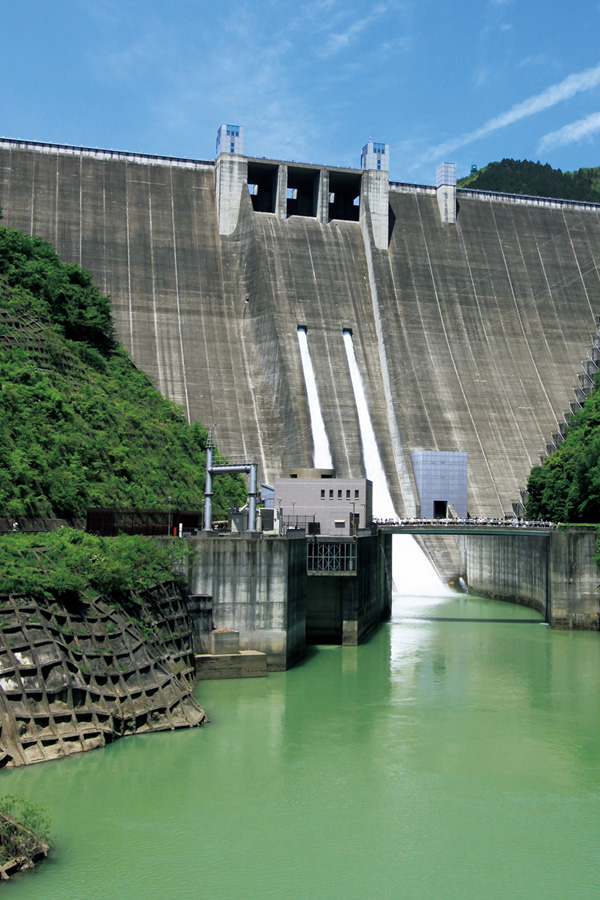 図版：宮ヶ瀬ダム（神奈川県1998年竣工）