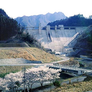図版：合角ダム（埼玉県1999年竣工）