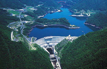 図版：温井ダム（広島県2002年竣工）