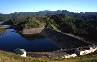 図版：緑ダム（北海道2002年竣工）