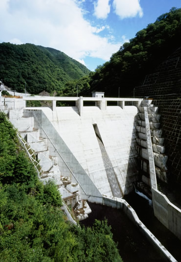 図版：三河沢ダム（栃木県2004年竣工）