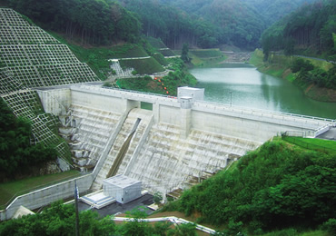 図版：みくまりダム（兵庫県2009年竣工）
