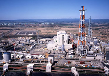 図版：北海道電力　苫東厚真発電所（北海道2001年竣工）