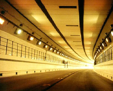 図版：スエズ運河横断トンネル（改修）（エジプト1995年竣工）
