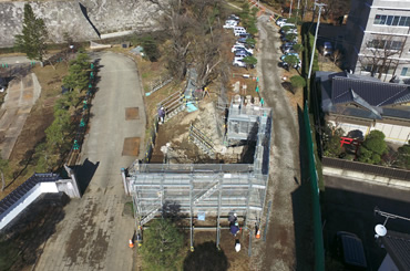 図版：藤門復旧工事の様子（ドローンによる撮影）