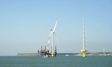 図版：洋上風車の組立状況