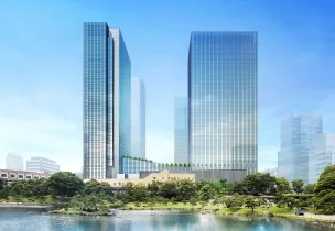 図版：東側旧芝離宮恩賜庭園から望む外観（左から南館、ターミナル、本館）