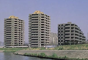 図版：志木ニュータウン・ガーデンプラザ 壱番館（左）　参番館（右）