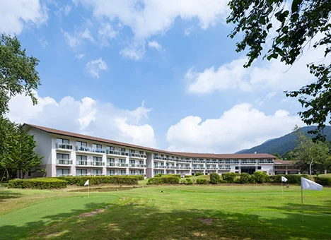 雄大な浅間山を臨むゴルフ・スキー場を備えた オールシーズンリゾート