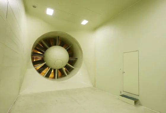 図版：大型境界層風洞　送風機