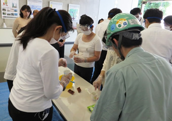 A hands-on session for mixing mortar at Kajima Technical Research Institute