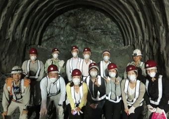 Observing the tunnel face at a tunnel construction site