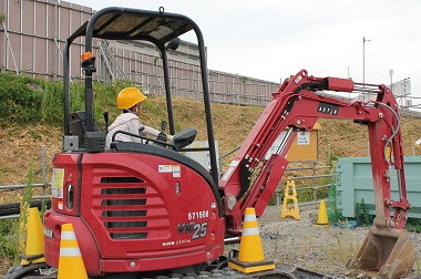 Heavy machinery operating experience (Hirakata construction site, Shin-Meishin Expressway)