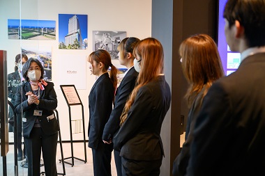 Image: Visiting the Nishi-Chofu Experimental Hall
