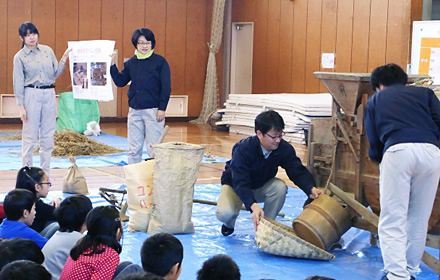 写真：餅つき＆注連飾り（しめかざり）づくり