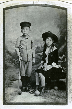 子供時代の龍蔵と姉・糸子。明治20年頃