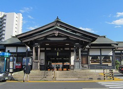 現在の高尾駅北口正面