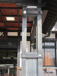 現在の高尾駅（柱）