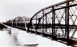 新発田線阿賀野川橋梁(1,366m、1912年)