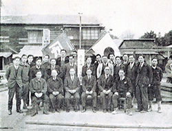 図版：昭和13（1938）年創立記念日に、山王出張所前で