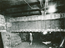 図版：第二工区坑内大下水管吊下げ作業の終わったところ