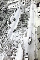 図版：大阪地下鉄芝田町工区。手前は艤装中の3号潜函、中央は沈降完了して艤装中の5号潜函（1961年）
