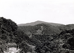 大田切の沢と築堤（1969年撮影）