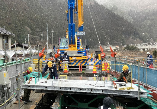 直轄国道で初、1車線規制で「UFC道路橋床版」への取替えを実施