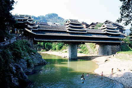 写真：巴団橋（1910年創架）