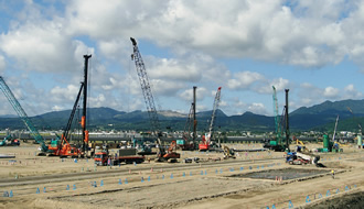 写真：杭打ち全景