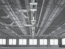 写真：設備器具先付けによるライン方式天井工法