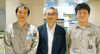 写真：左から東京土木支店銀座線日本橋駅工事事務所　酒井暢彦所長，同支店土木部　小倉拓也土木工事部長，同支店日本橋室町地下歩道工事事務所　原田恒樹所長