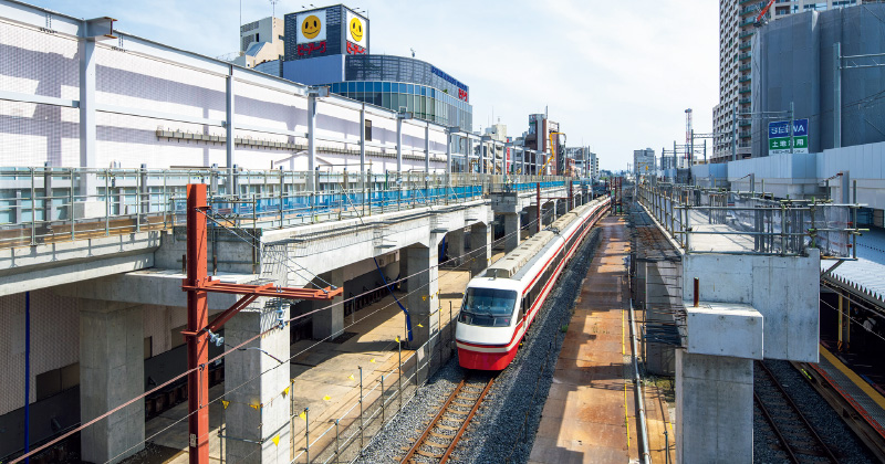 図版：駅予定地を通過する上り特急列車