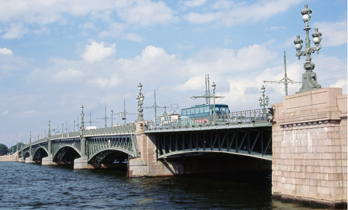 写真：トロイツキー橋（1903年完成）