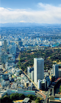 写真：「AKASAKA K-TOWER」と元赤坂の風景